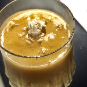 Smoothie med mango, banan og havremælk